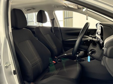 2021 Hyundai Bayon COMFORT PLUS 5DR**MULTIFUNCTIOAL STEERING WHEEL**SEMI DIGITAL DASH**AIR CONDITIONING**ELECTRIC WINDOWS**BLUETOOTH**ISOFIX**BLACK CLOTH INTERIOR**FINANCE AVAILABLE** €16,995 thumbnail