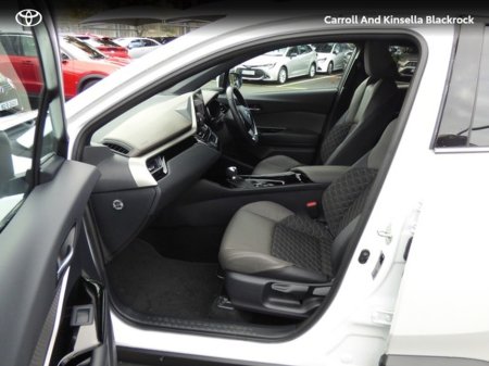 2023 Toyota C-HR Hybrid Sol €31,450 thumbnail