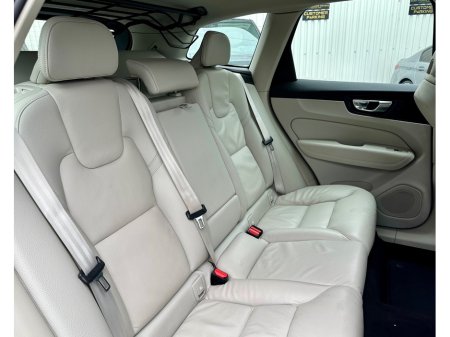2022 Volvo XC60 - thumbnail 9