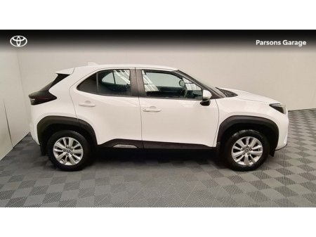 2024 Toyota Yaris Cross - thumbnail 3
