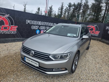 2015 Volkswagen Passat - view 2