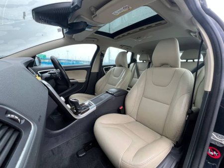 2018 Volvo V60 D4 CLASSIC 2.0 D // SERVICE HISTORY // OPENING SUNROOF // ADAPTIVE CRUISE CONTROL €19,950 thumbnail