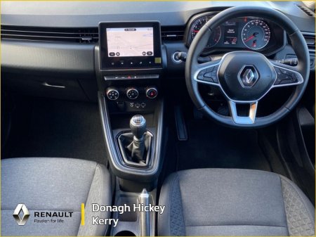 2022 Renault Clio Iconic TCe 90 €18,900