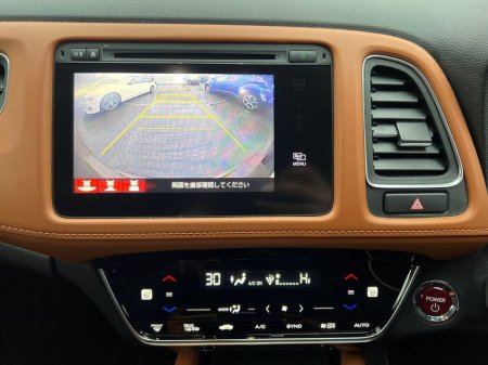 2017 Honda Vezel 1.5 HYBRID -HALF LEATHER HEATED SEATS // REVERSE CAMERA/ €17,950 thumbnail