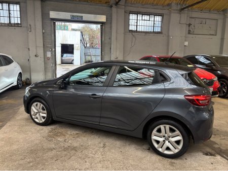 2022 Renault Clio - thumbnail 13