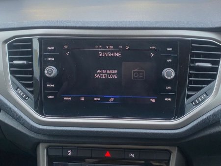 2021 Volkswagen T-Roc Design 1.0 TSI M6F 110HP 5DR €22,995 thumbnail