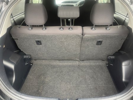 2017 Toyota Yaris - thumbnail 9