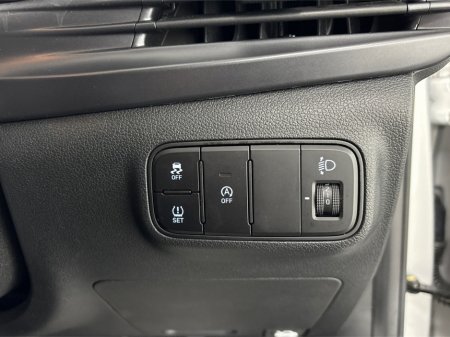 2021 Hyundai Bayon COMFORT PLUS 5DR**MULTIFUNCTIOAL STEERING WHEEL**SEMI DIGITAL DASH**AIR CONDITIONING**ELECTRIC WINDOWS**BLUETOOTH**ISOFIX**BLACK CLOTH INTERIOR**FINANCE AVAILABLE** €16,995 thumbnail