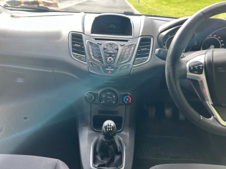 2015 Ford Fiesta - thumbnail 17