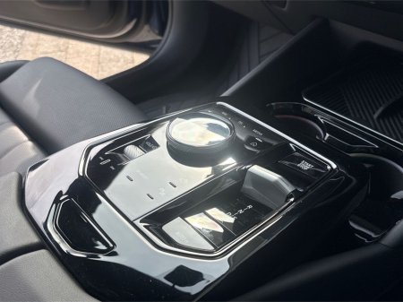 2024 BMW 5 Series - thumbnail 8