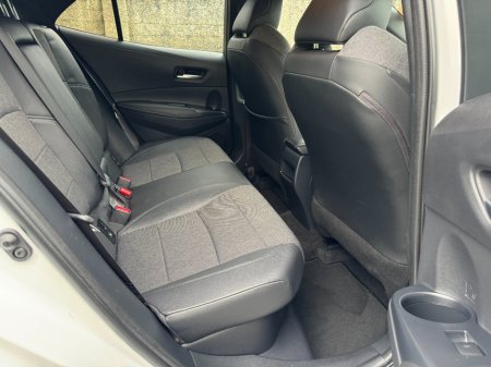 2022 Toyota Corolla 1.8 Hybrid Luna Sport Hatchback €26,950 thumbnail