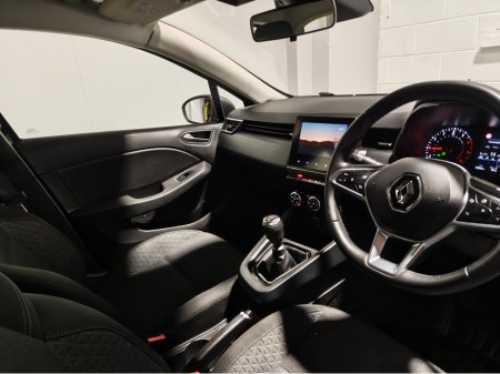 2022 Renault Clio - thumbnail 17