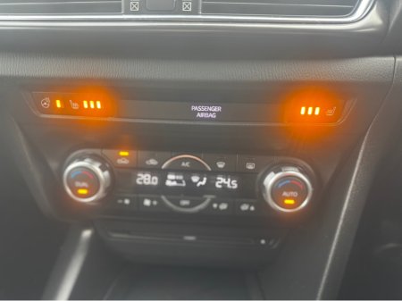 2017 Mazda Mazda3 2.2 D 150PS PLATINUM 4DR €8,950 thumbnail