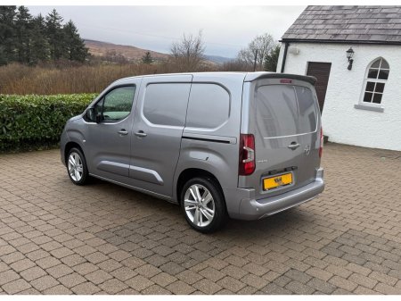 2024 Opel Combo SPORT L1H1-1.5 100PS D-6SP NO VAT! €23,450 thumbnail