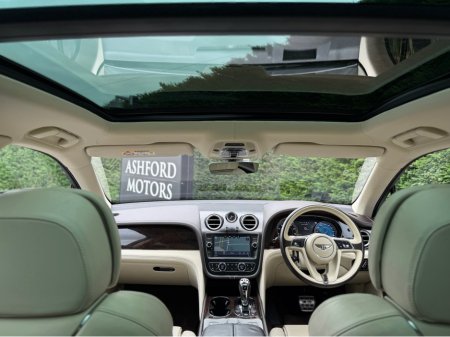 2016 Bentley Bentayga W12 600BHP AWD 5DR A €118,950 thumbnail