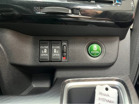 2019 Honda Stepwagon - thumbnail 11