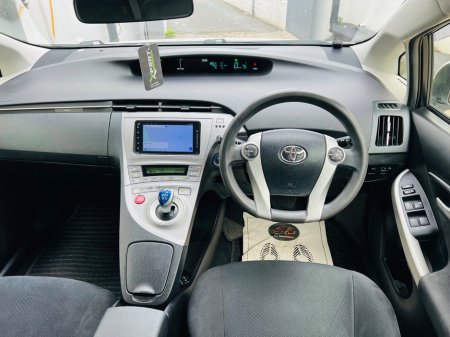 2014 Toyota Prius - thumbnail 12