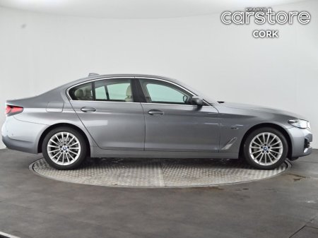 2023 BMW 5 Series - view 2