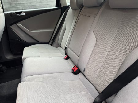 2006 Volkswagen Passat COMFORT 1.6 FSI ESTATE €2,995 thumbnail