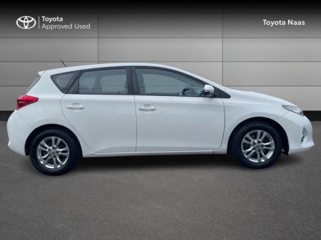 2015 Toyota Auris 1.33 5DR TERRA 4DR €12,888 thumbnail