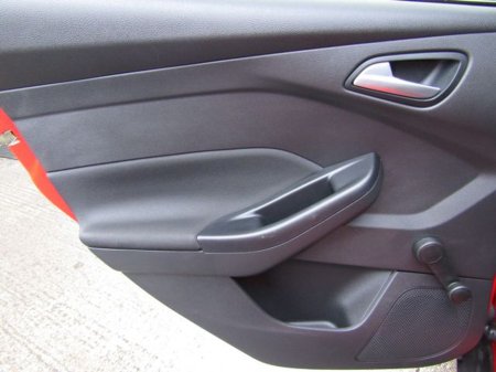 2016 Ford Focus 1.0 Zetec Ecoboost 100PS 5DR €9,950 thumbnail