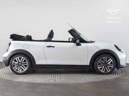 2025 MINI Hatch Cooper C €44,900 thumbnail