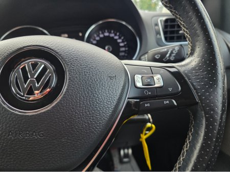 2015 Volkswagen Polo CROSS ( 152 REG ) 1.2 TSI HIGHLINE  CROSS EDITION / PARKING SENSORS / CLIMATE CONTROL // ONLY 58,060KLMs / SIMI DEALER // €11,950 thumbnail