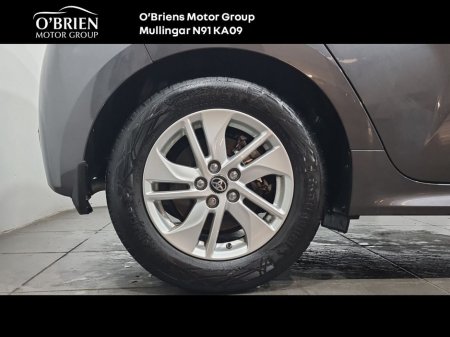 2024 Toyota Yaris Yaris Hybrid Luna €23,900 thumbnail