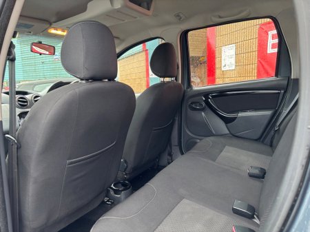 2014 Dacia Duster 1.5 dCi 110 SIGNATURE 4WD €6,450 thumbnail