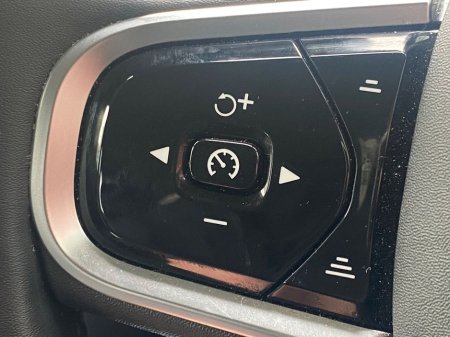 2024 Volvo XC90 T8 Core Recharge AWD Auto (PHEV) €64,900 thumbnail