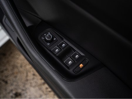 2019 Volkswagen Passat 2019 VW Passat Highline Auto/High spec/1yr warrant €25,888 thumbnail