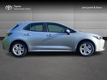 2022 Toyota Corolla COROLLA HYBRID LUNA H/B €25,950 thumbnail