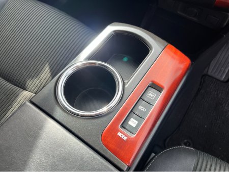 2016 Toyota Prius Alpha - thumbnail 18