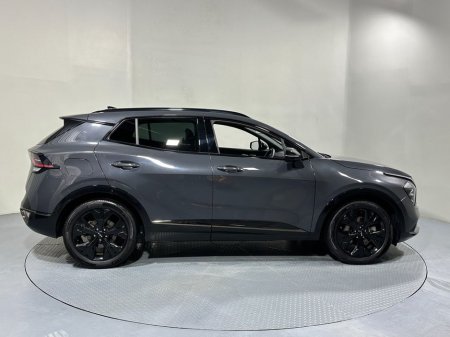 2025 Kia Sportage Plug-in Hybrid 4x4 €44,800 thumbnail