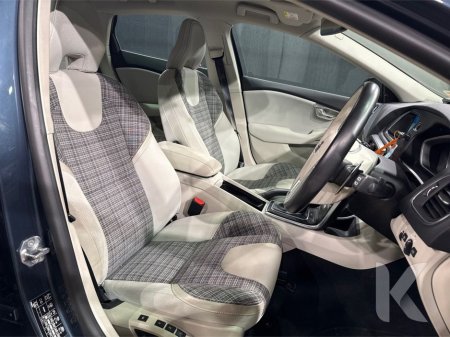 2017 Volvo V40 - thumbnail 19