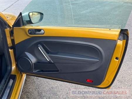 2016 Volkswagen Beetle DUNE EDITION , AUTO // PRISTINE €15,950 thumbnail