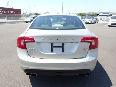 2016 Volvo S60 2.0 D4 SE LUXURY PLUS DIESEL AUTOMATIC // MASSIVE SPEC //  FULL HEATED LEATHER // REVERSING CAMERA // CRUISE CONTROL // LANE ASSIST // COLLISION WARNING SYSTEM // UPGRADED SPORT ALLOYS €15,950