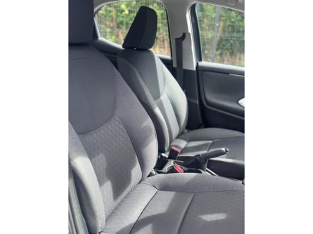 2022 Toyota Yaris - thumbnail 13