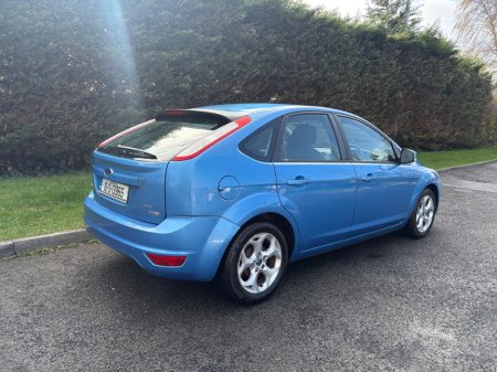 2010 Ford Focus - thumbnail 5