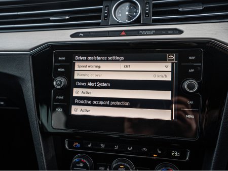 2019 Volkswagen Passat 2019 VW Passat Highline Auto/High spec/1yr warrant €25,888 thumbnail