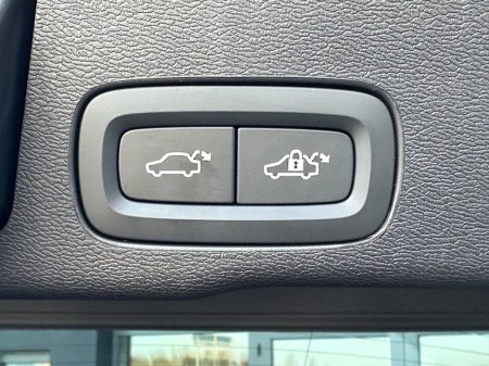 2025 Volvo XC60 - thumbnail 6