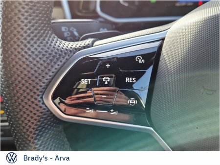 2023 Volkswagen T-Roc R-LINE 1.5 TSI 150BHP D7F 5DR €28,950 thumbnail