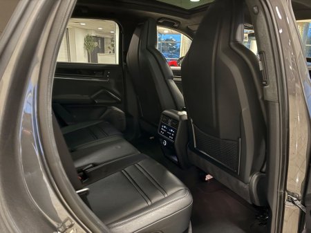 2024 Porsche Cayenne - thumbnail 26