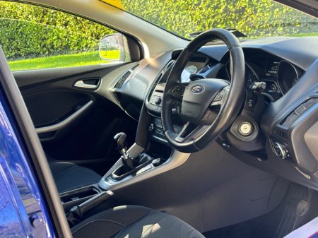 2017 Ford Focus - thumbnail 7