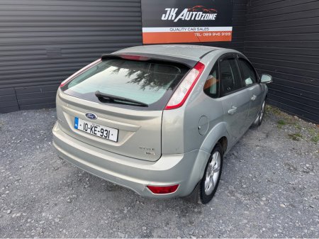 2010 Ford Focus - thumbnail 6