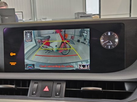 2019 Lexus ES 300 H - thumbnail 19