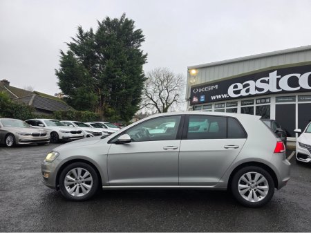 2017 Volkswagen Golf 1.2 TSI CARPLAY - ANDROID AUTO -  LANE ASSIST - PRIVACY GLASS  - REV CAMERA - LOW TAX BAND €15,950 thumbnail