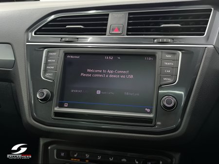 2017 Volkswagen Tiguan (171) R-LINE 2.0 TDI **4MOTION 240BHP**DSG AUTO €24,995 thumbnail