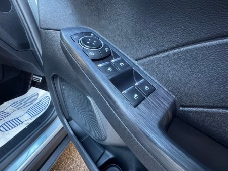 2025 Ford Kuga ST-Line X thumbnail