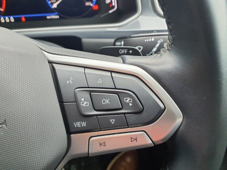 2023 Volkswagen T-Roc 2.0 TDi Sport DSG 150PS €30,950 thumbnail